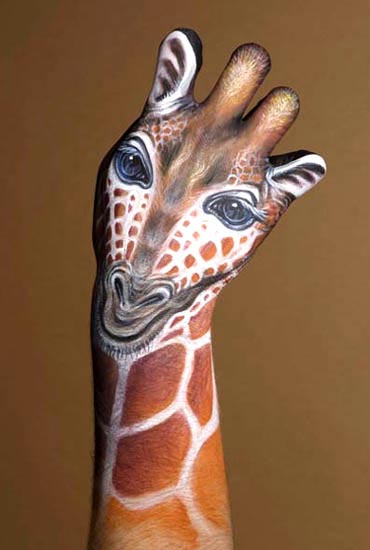 funny body art pictures. Tags: body art, body painting, giraffe, Guido Daniele, hands