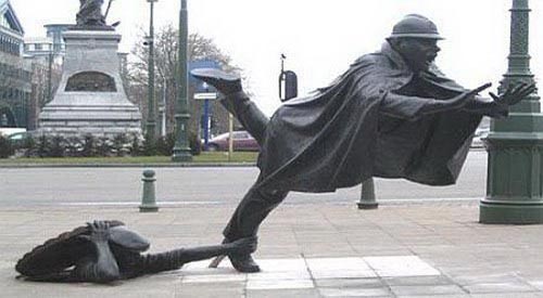 Manhole Tripping Statue in Brussels, Belgium