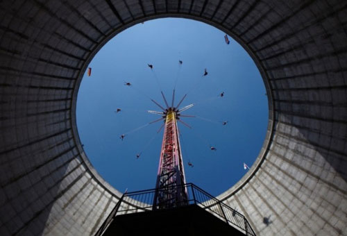 Nuclear Reactor Cooling Tower Yo-Yo Swing Ride