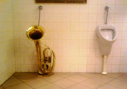 Horn Urinal