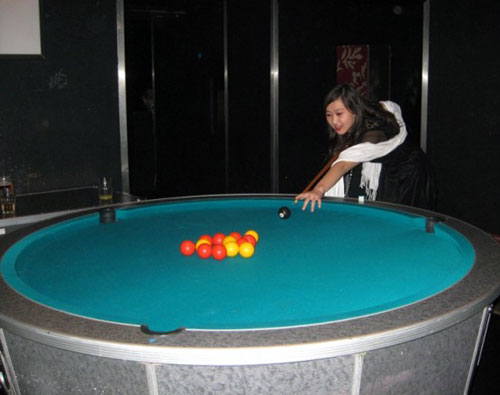 Round Pool Table